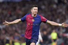 包含莱万多夫斯基连续十场比赛得分超过领先优势明显，澳大利亚队不断突破！的词条