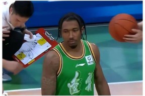 Doinb在篮网比赛中晋级下一阶段，重返赛场引发热议！
